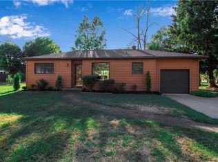 196 Country Pkwy, Williamsville, NY 14221