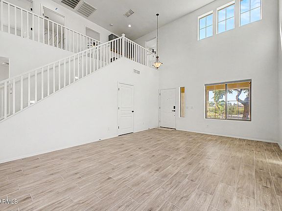 4th image of 3942 E MAPLEWOOD Street