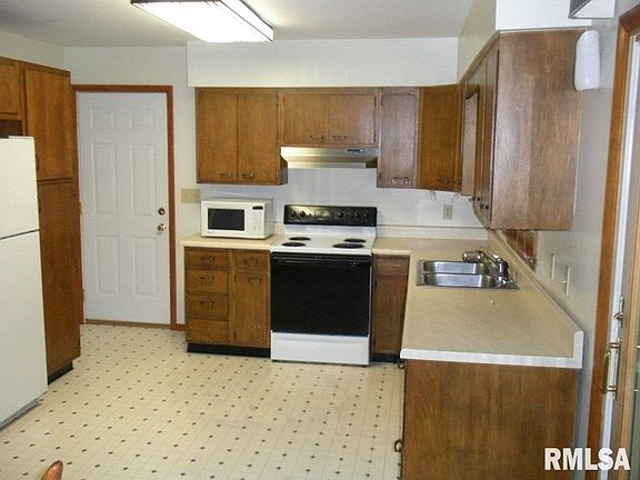 4th image of 205 S Wedgewood Ln