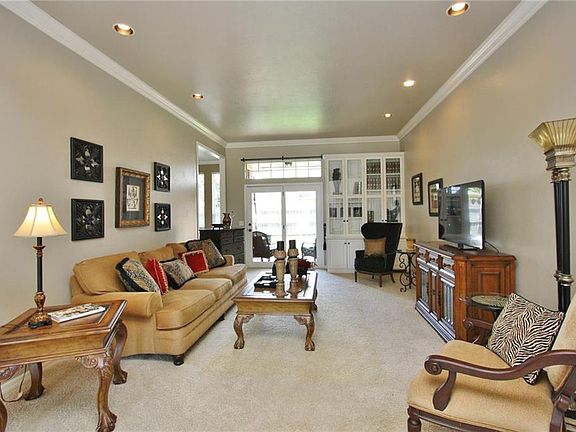 5th image of 601 N Caddell Way