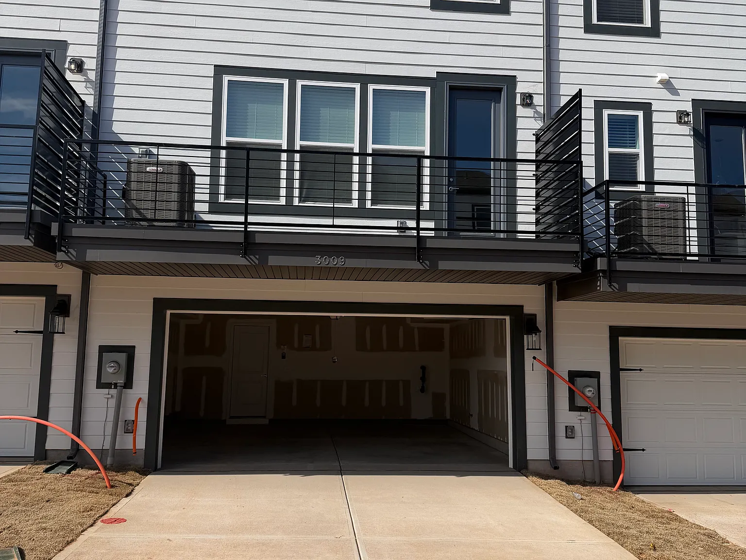 4 bed, 3.5 bath, 1964 sqft, $2,499 — Photo 2