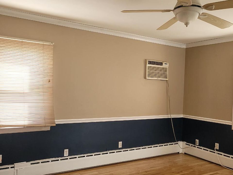1st image of 365 E Meadow Ave