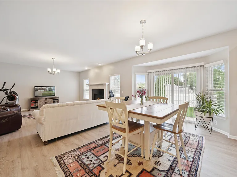 4976 Saddle Brook Ct — Photo 15