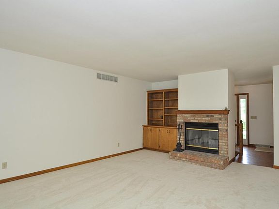 5th image of 1910 Hilltop Dr