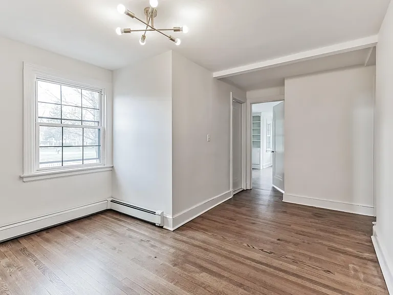 60 Maple Ave — Photo 9