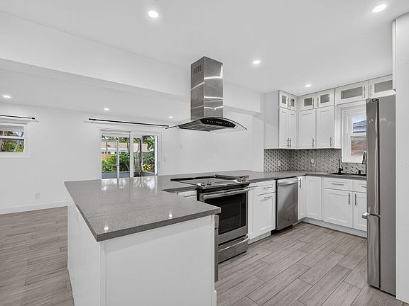 3rd image of 502 Circle E