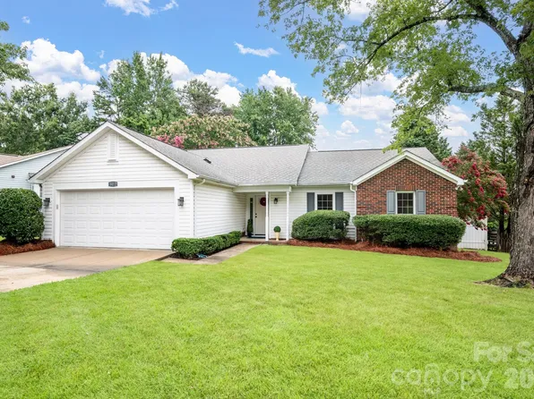 3412 Pondridge Ct, Charlotte, NC 28269