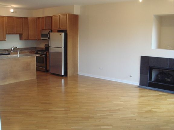 2nd image of 4350 N Broadway Ave #604