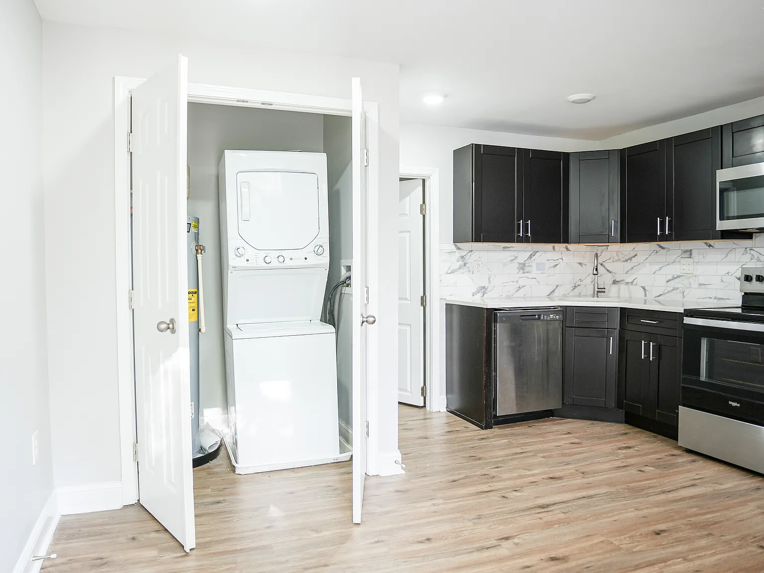 1 bed, 1.0 bath, $1,900 — Photo 2
