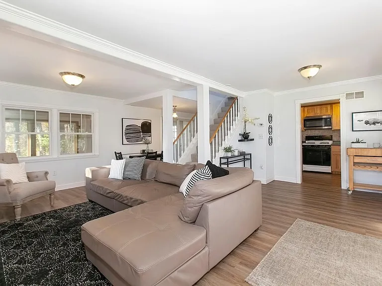2909 Meadow Ln — Photo 4