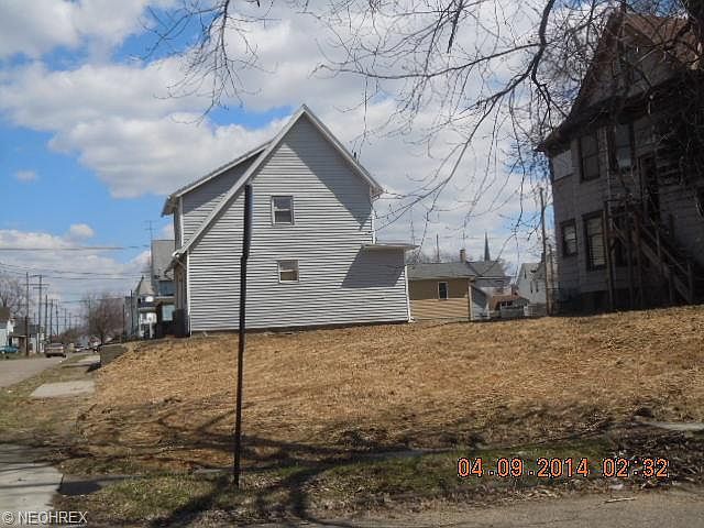 1st image of 720 Harriet Ave NW
