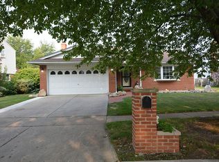 24221 Heritage Dr, Woodhaven, MI 48183