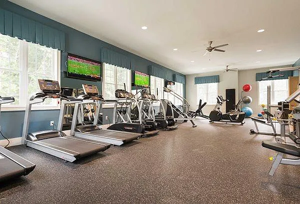 Aspen Regency — Photo 18