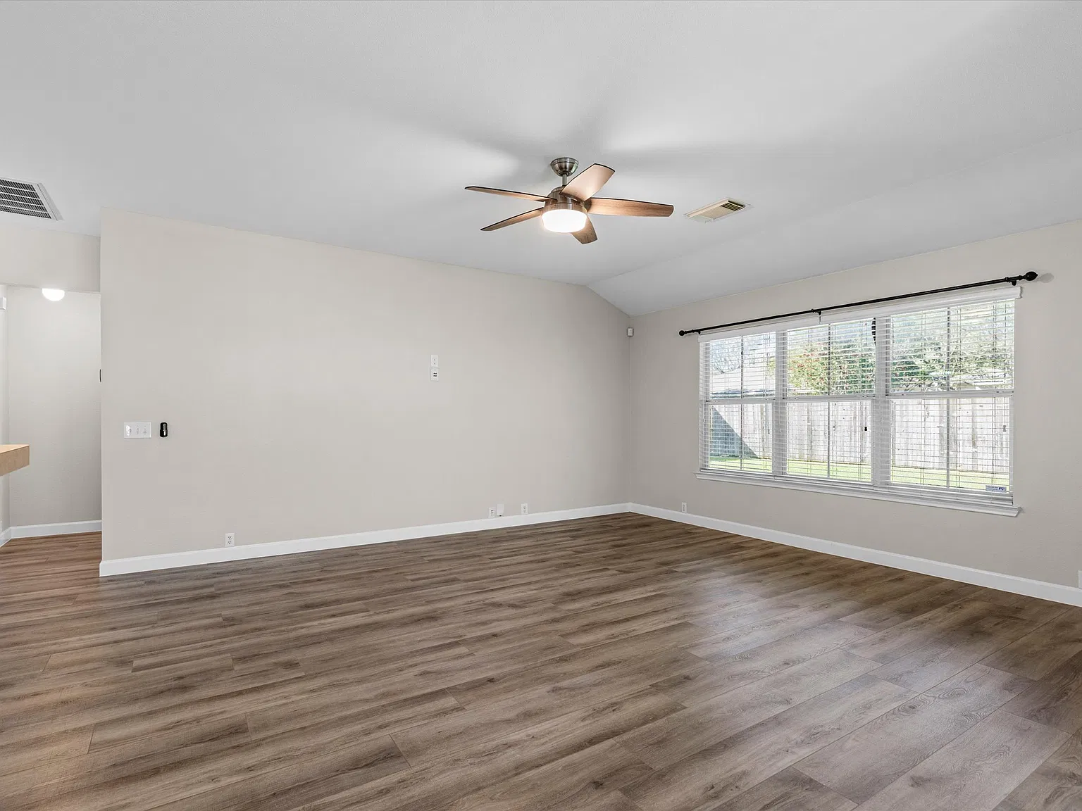 3 Bed, 2 Bath Single-Story in Selma | New Carpet & Paint, Gas Appliances, 2-Car Garage, No HOA — Photo 3