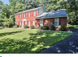 25 Crestview Dr, Fleetwood, PA 19522