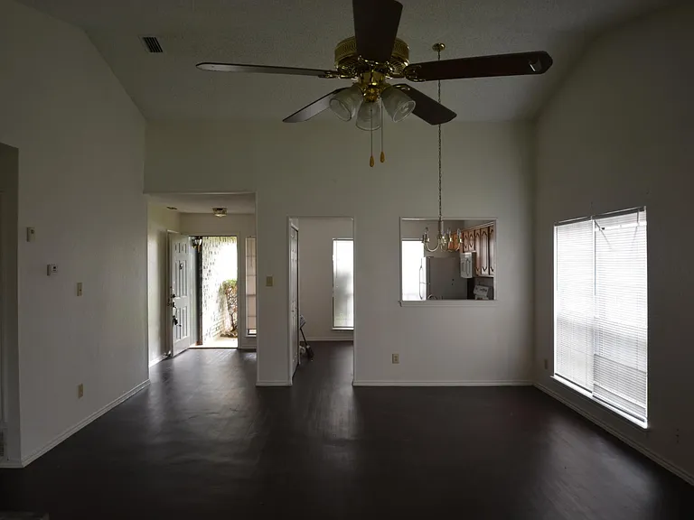 2509 Forest Creek Dr — Photo 2