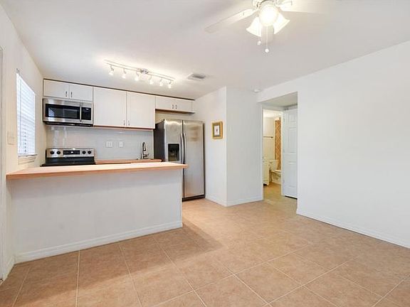 4th image of 1523 Catherine St APT 21