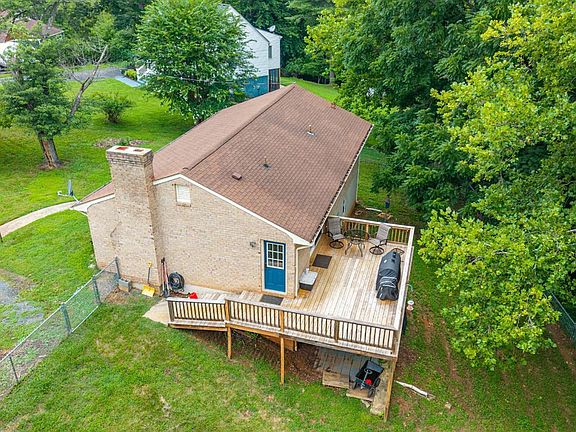 4th image of 118 York Dr