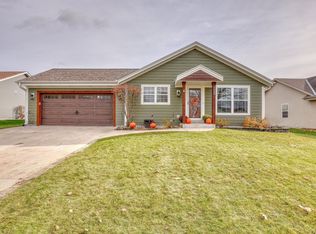 1660 Falcon Dr, Hartford, WI 53027