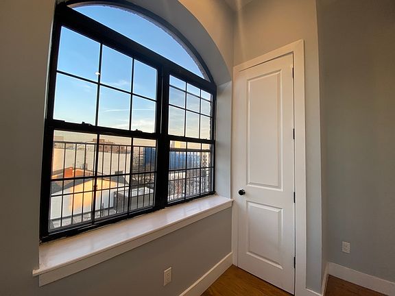 4th image of 196 Montrose Ave #3LL