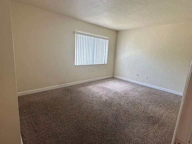 420 Arnold Dr — Photo 10