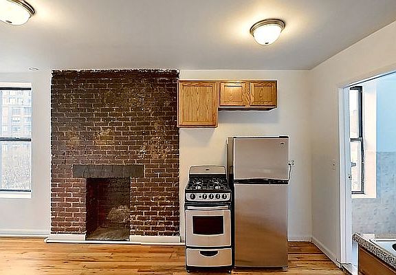 4th image of 76 E 1st St #4CB