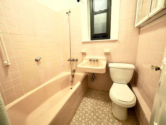 4th image of 34-25 37th St #1RR