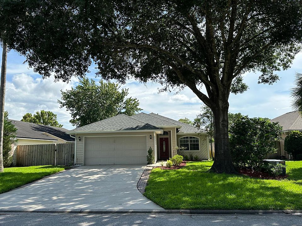 1st image of 2202 The Woods Dr E