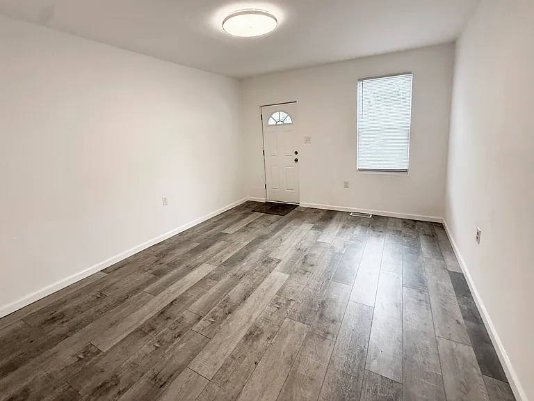 210 Washington St — Photo 7