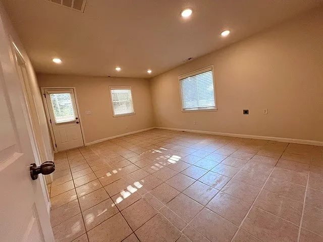 1666 Oakland Ave — Photo 12