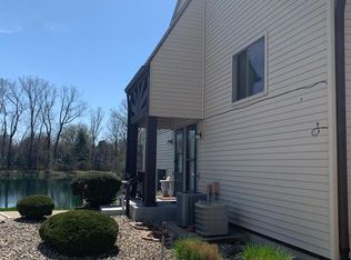 1186 Millpond Rd, Valparaiso, IN 46385