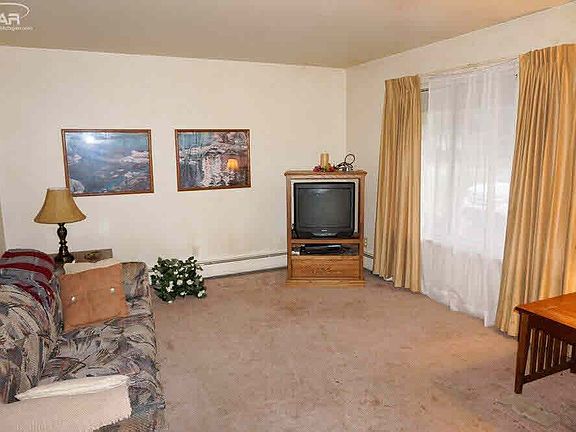 4th image of 5041 Raymond Ave