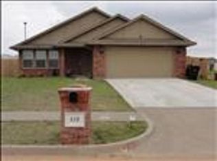 819 SW 14th St, Moore, OK 73160