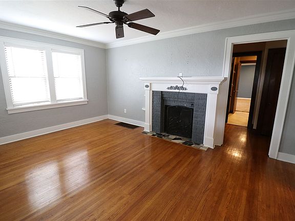4th image of 909 W Florence Ave