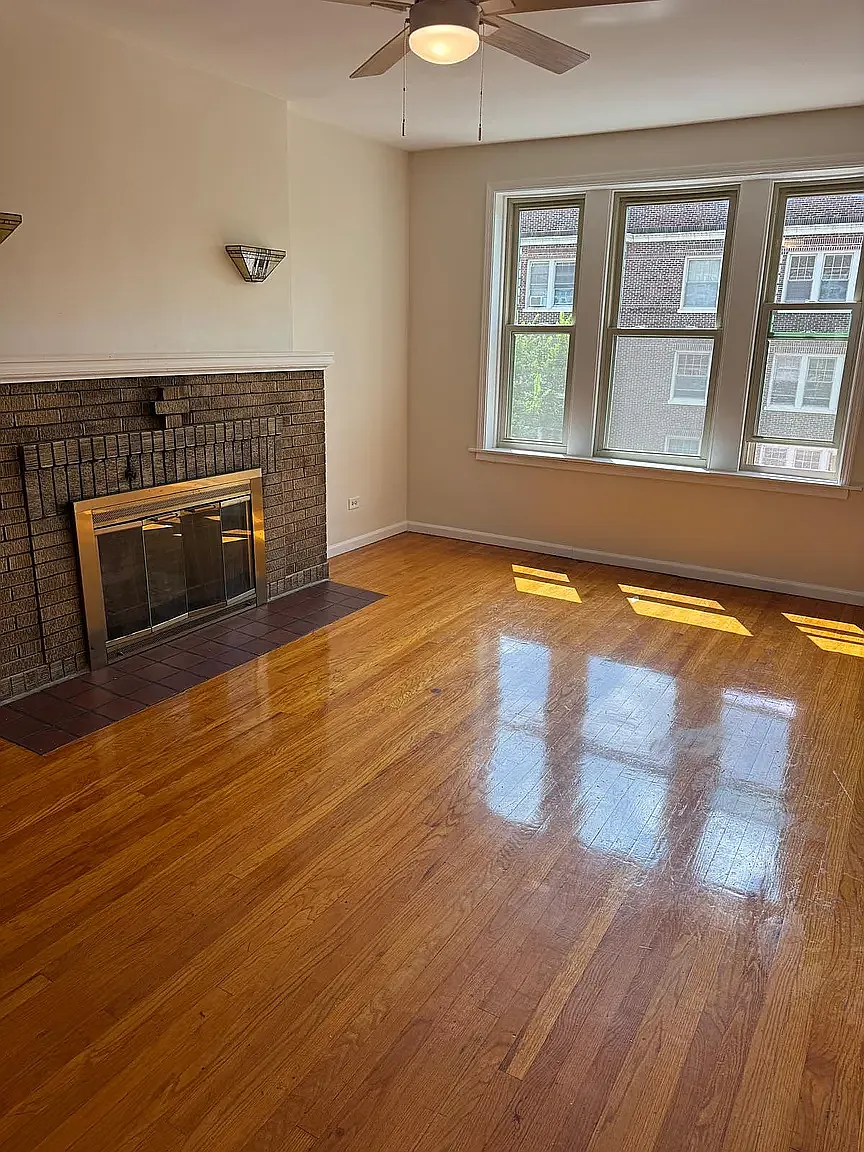 3 bed, 1326 sqft, $2,225 — Photo 2