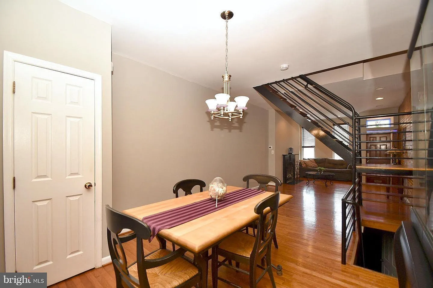 2811 Hudson St — Photo 4