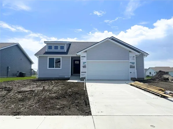2209 White Oak Ln, Granger, IA 50109