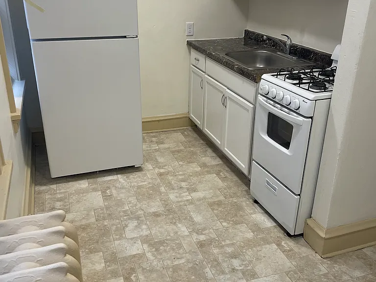 5709 W Burnham St #7 — Photo 2