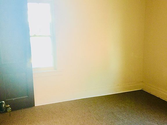 5th image of 398 Warwick Ave