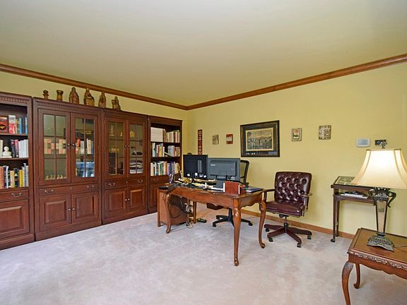3rd image of 835 Old Mill Dr