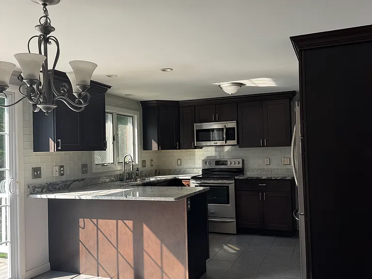 109 Larchmont Rd — Photo 3
