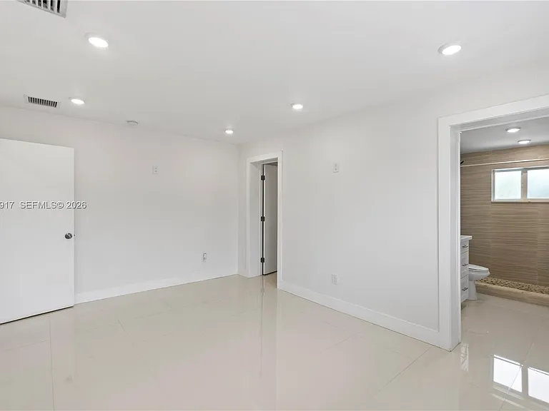 10501 SW 53rd St — Photo 30