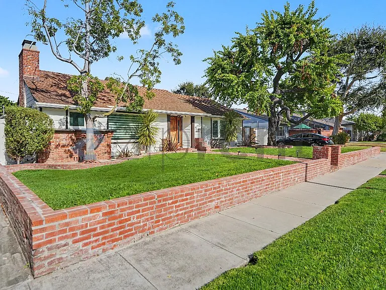 4390 Cerritos Ave — Photo 3