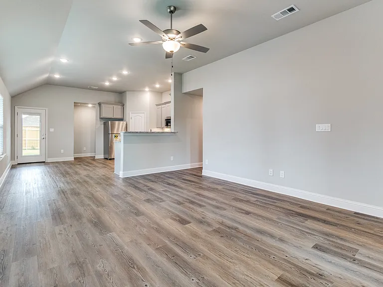 2810 Clover Dr — Photo 11