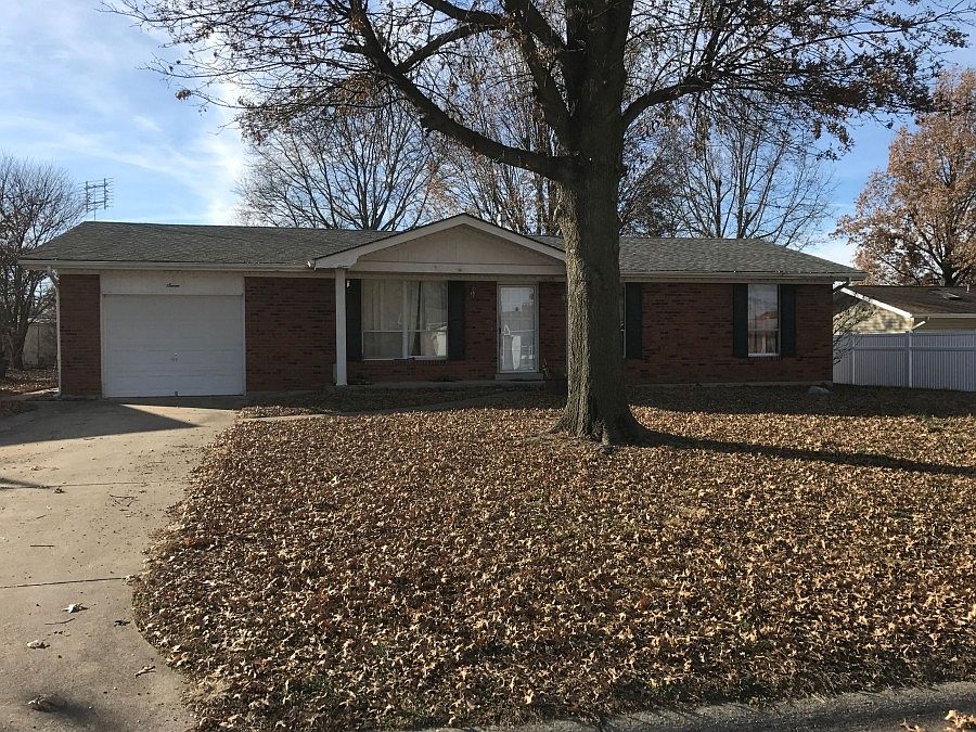 1st image of 7 Oakwood Dr