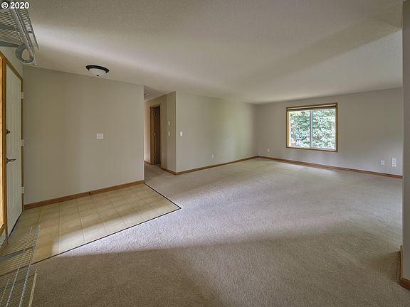 3rd image of 2107 NE 66th Cir