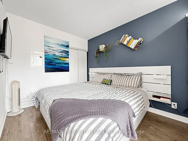 5 Hanna Ave #434 — Photo 8