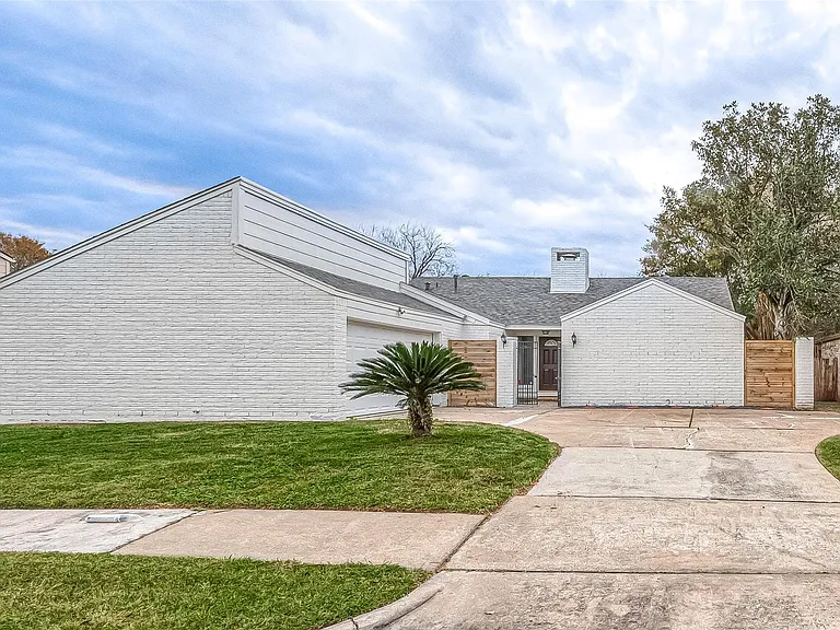 6107 Sanford Rd — Photo 1