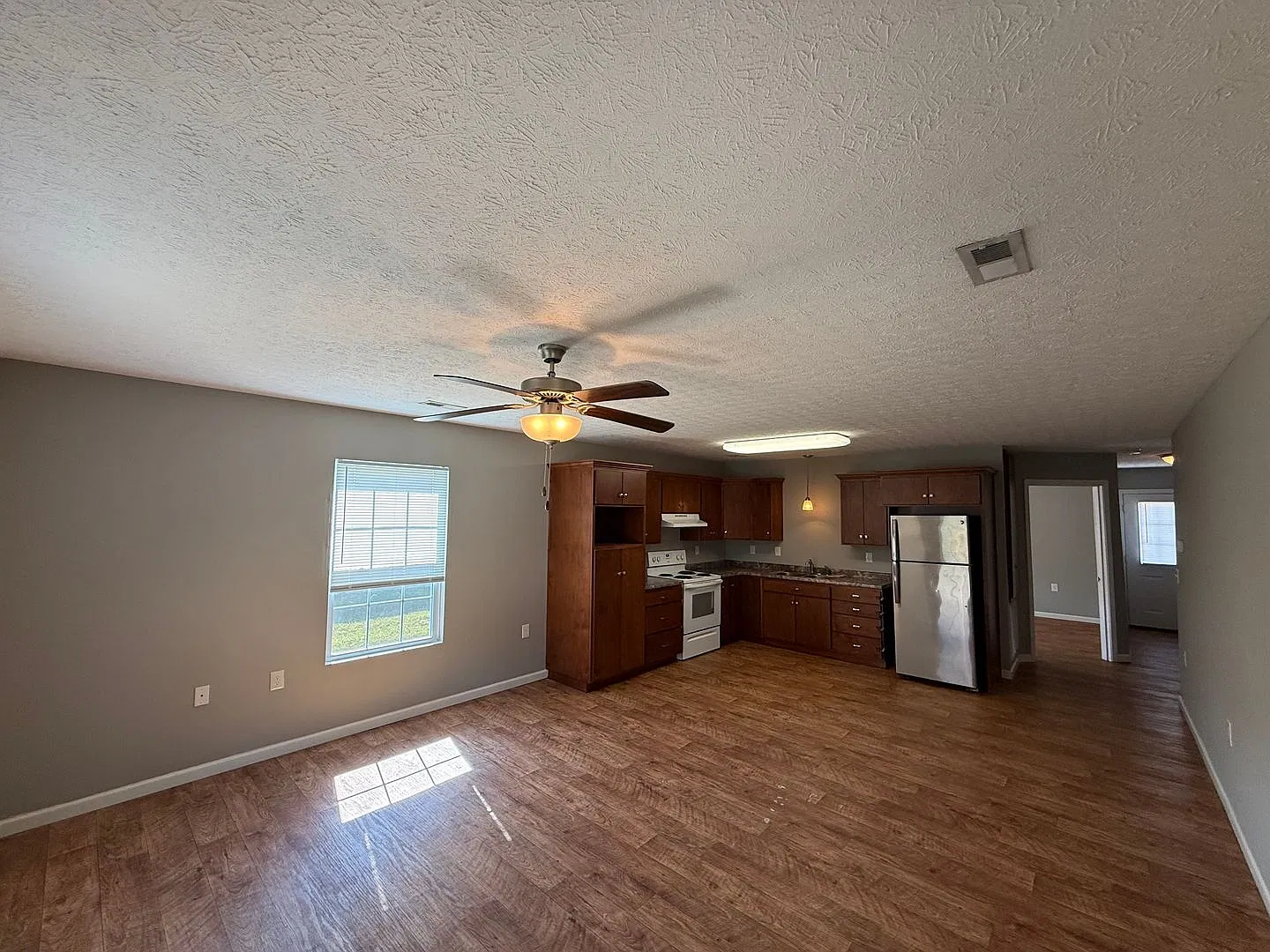 104 Nancy Ln — Photo 3