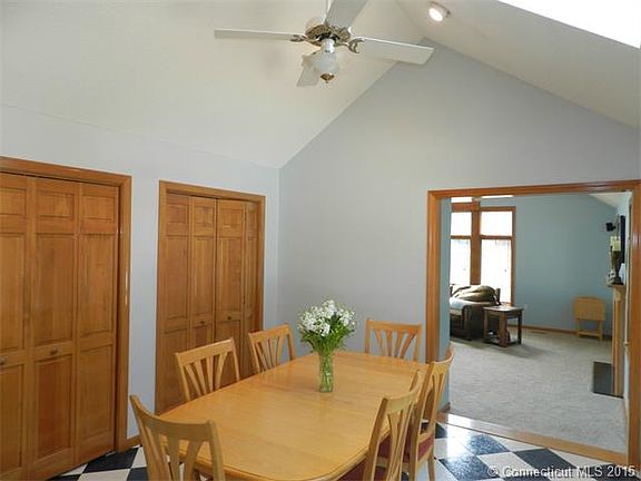 5th image of 11 Harvest Ln